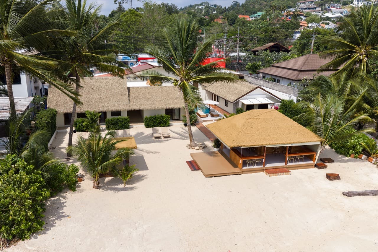 BanKun outdoor lounge with tropical surroundings